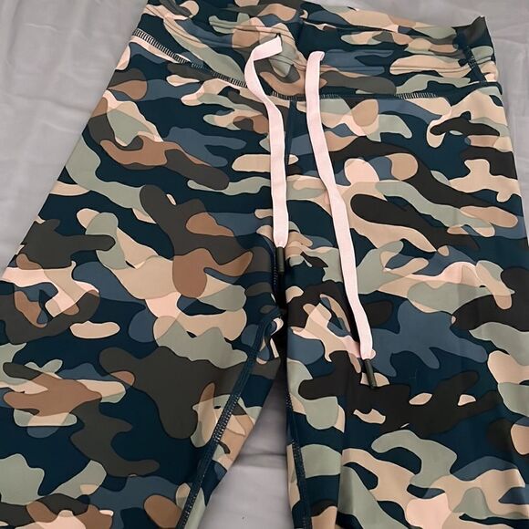 The Upside camo leggings sz XS NWOT - Picture 2 of 4